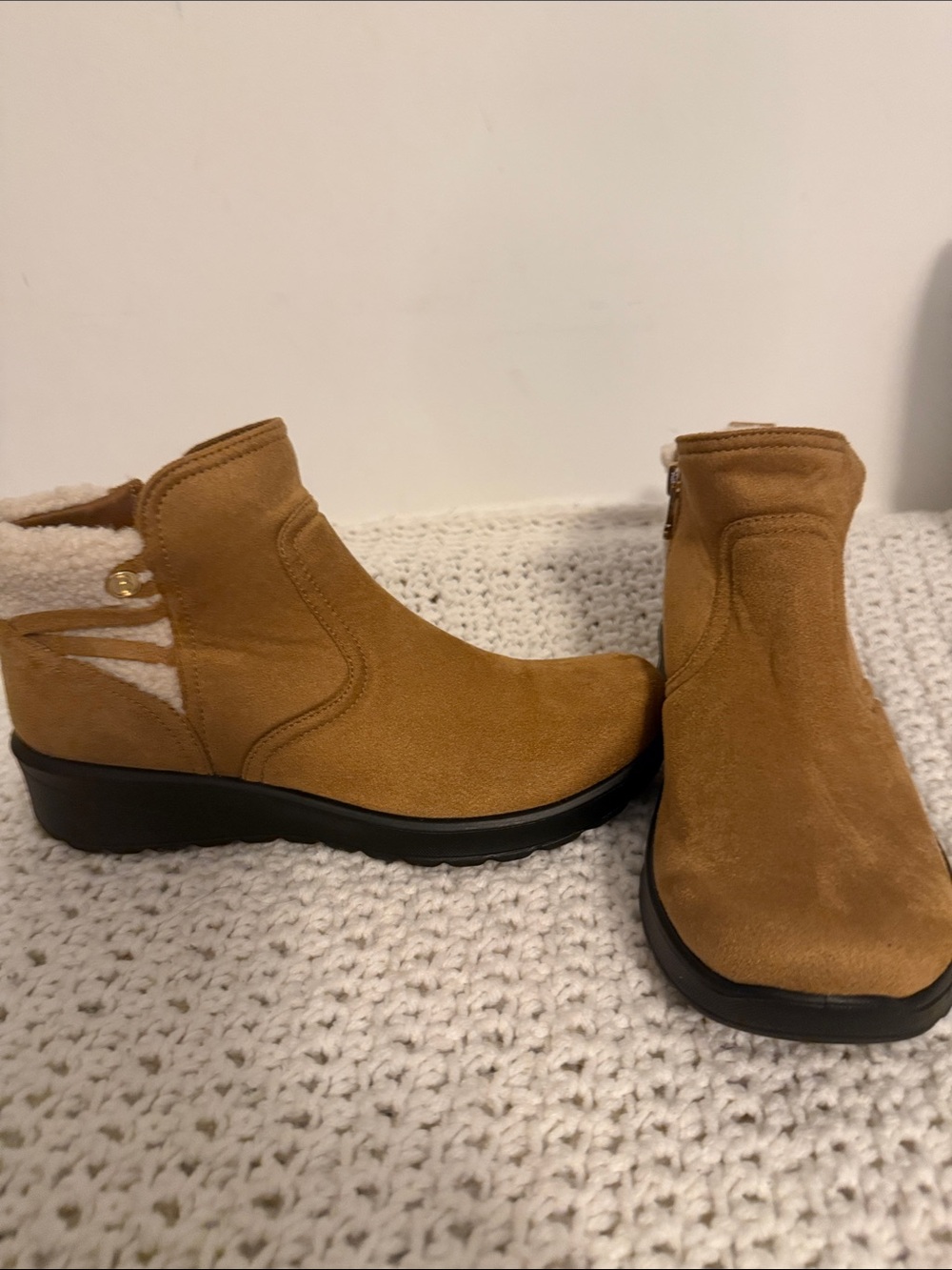 Bzees for Lifestride whiskey tan Grand Cozy Booties with Shearling Accent size 6
